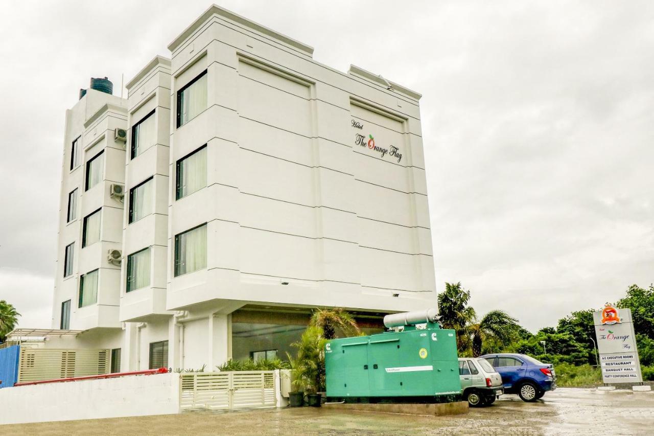 Hotel The Orange Flag Aurangabad  Exteriör bild